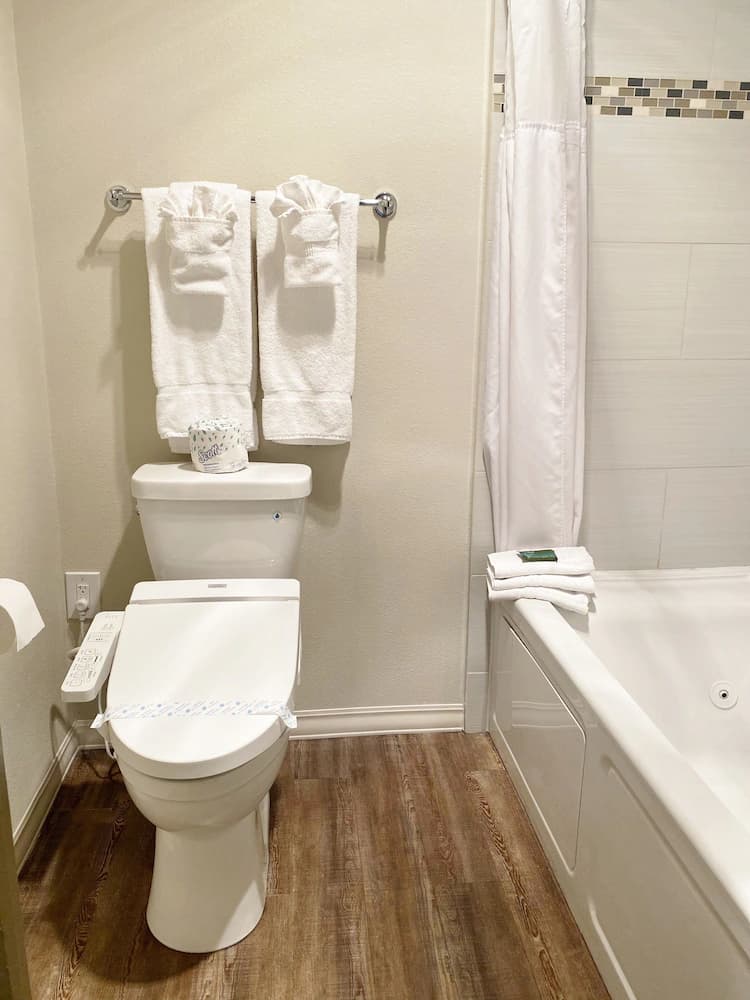Jetted tub