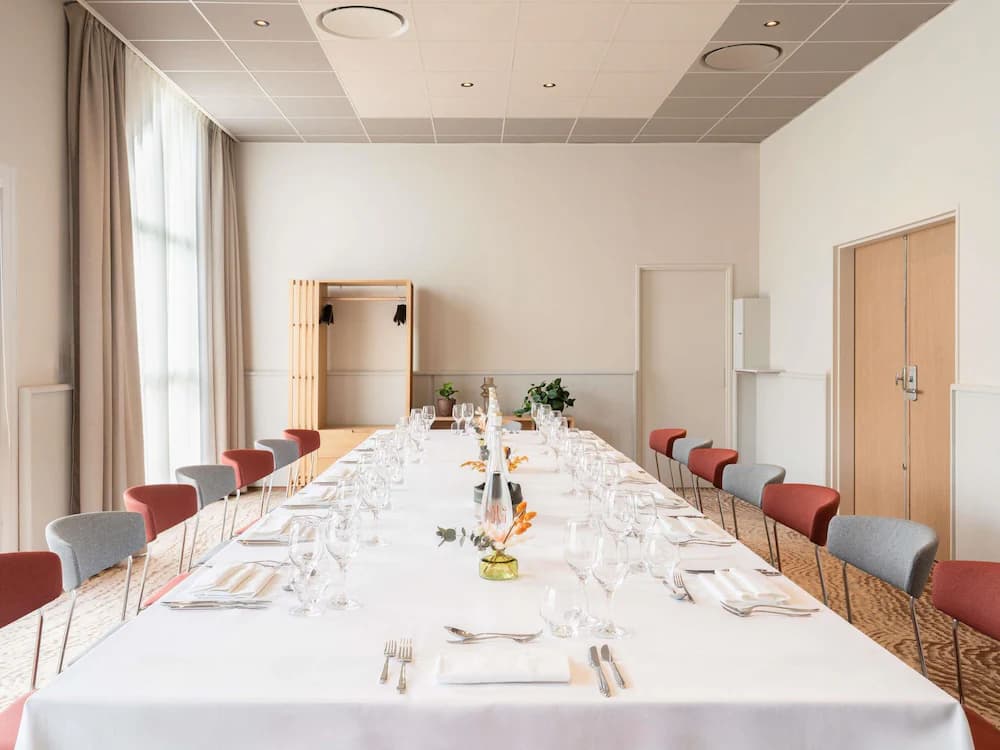 Meeting facility