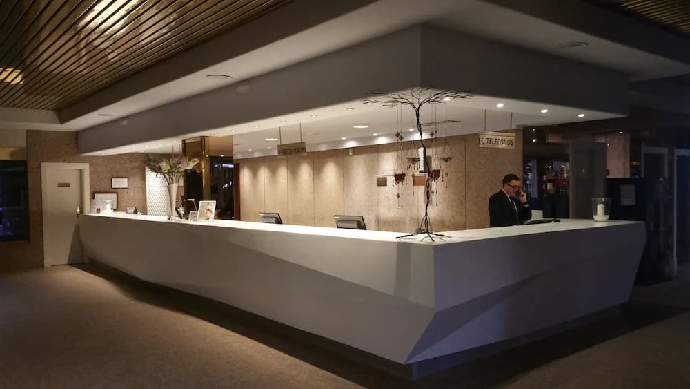 Check-in/check-out kiosk