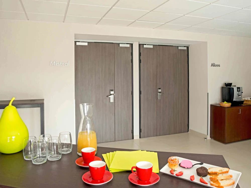 Meeting facility