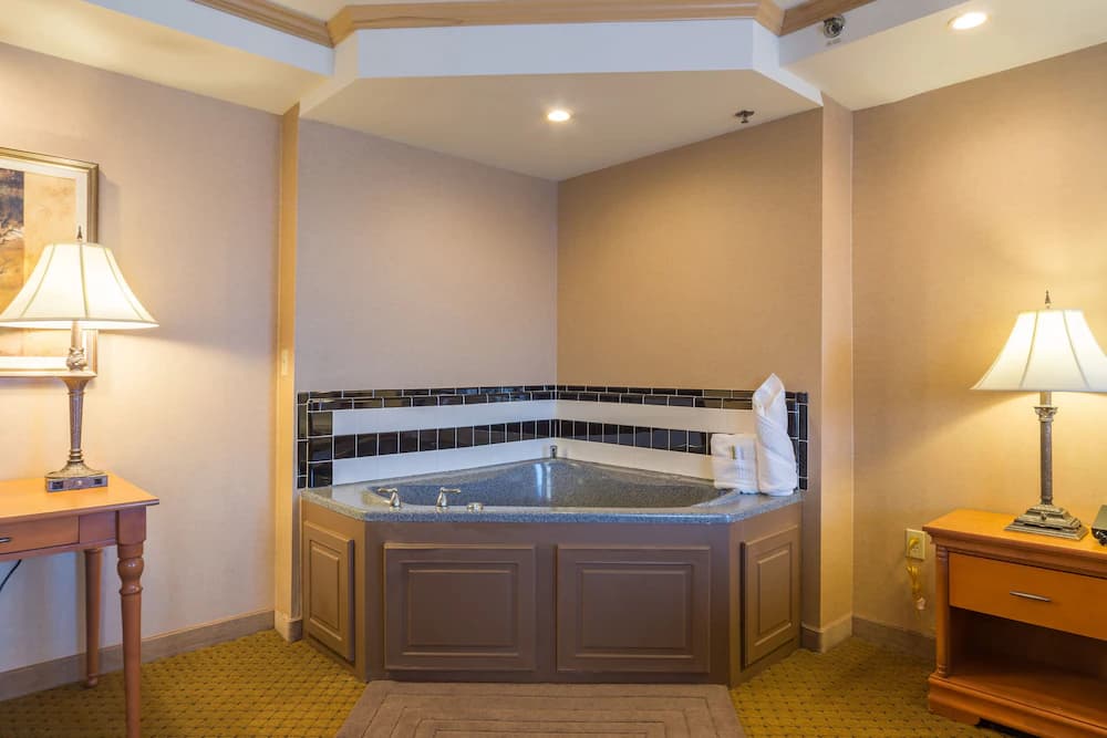 Jetted tub