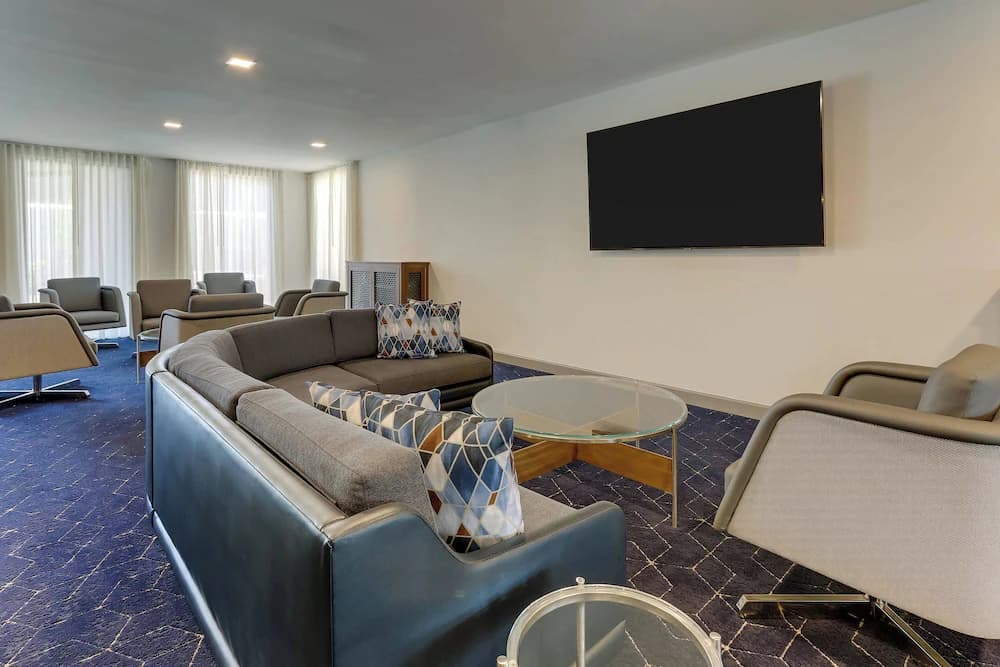 Lobby lounge