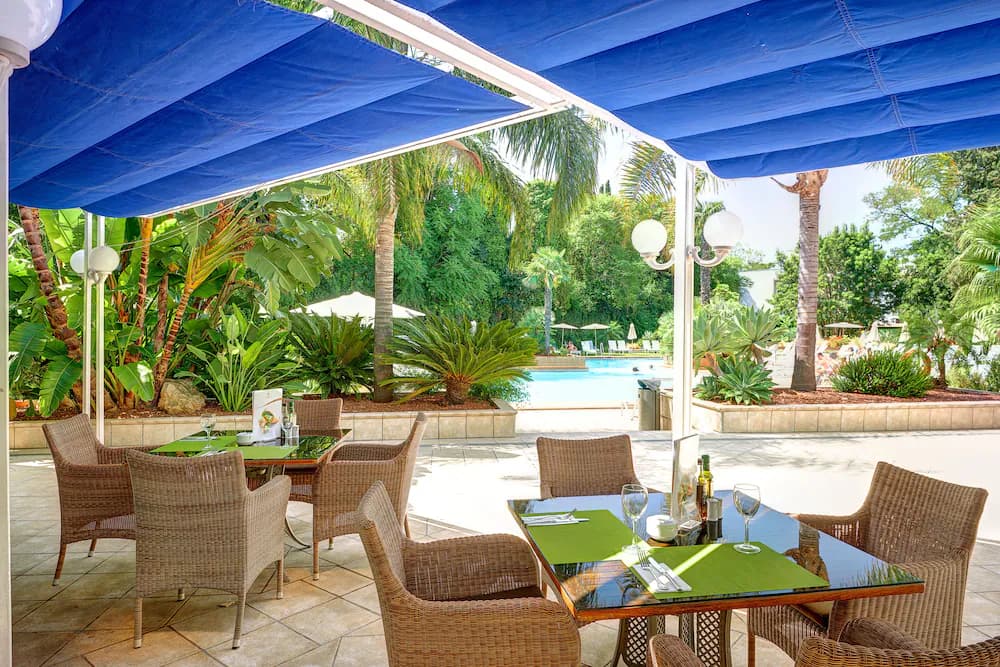 Poolside bar