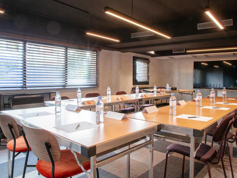 Meeting facility