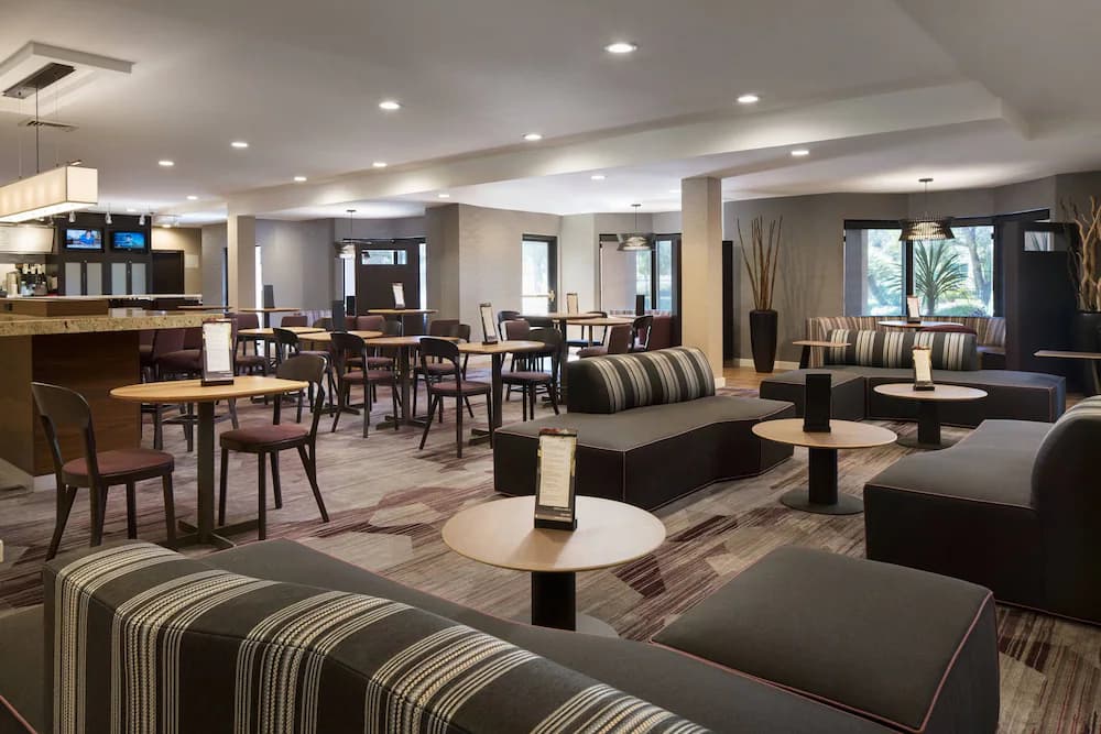 Lobby lounge