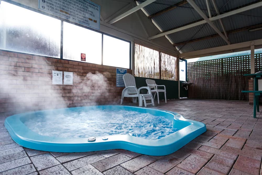 Indoor spa tub