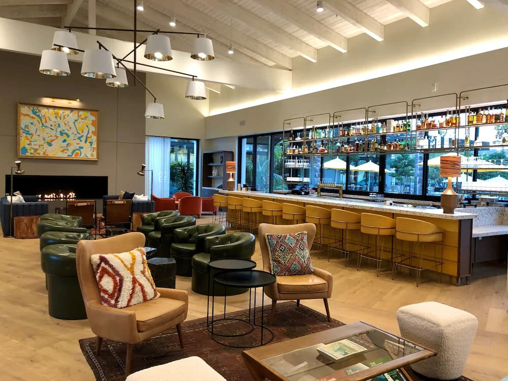 Lobby lounge