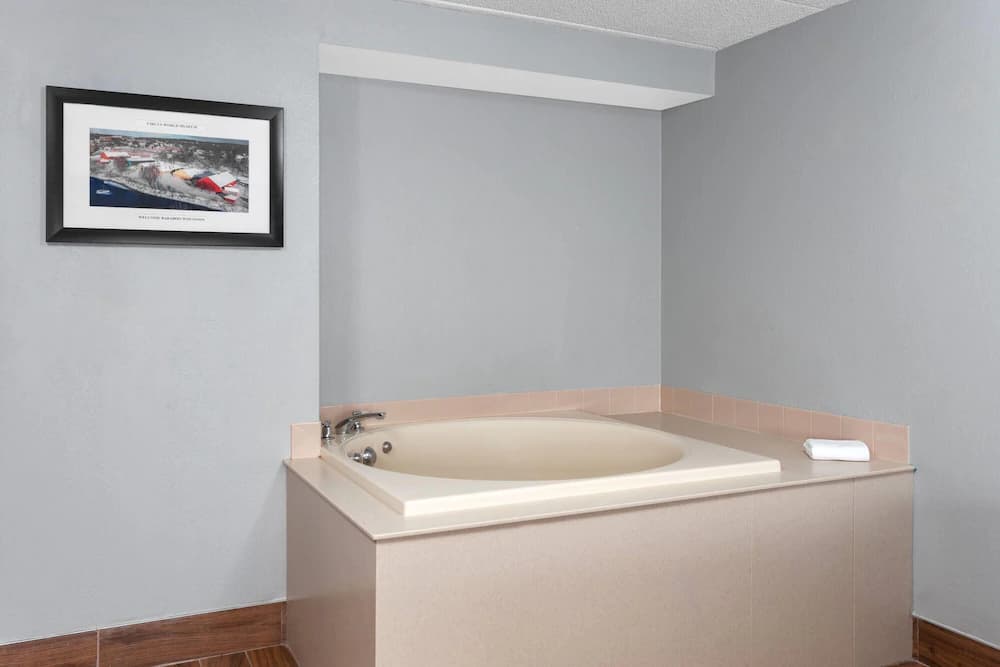 Jetted tub