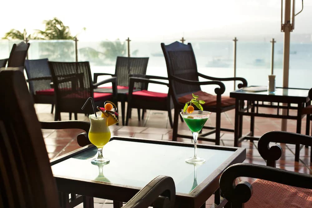 Poolside bar