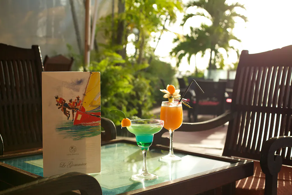 Poolside bar