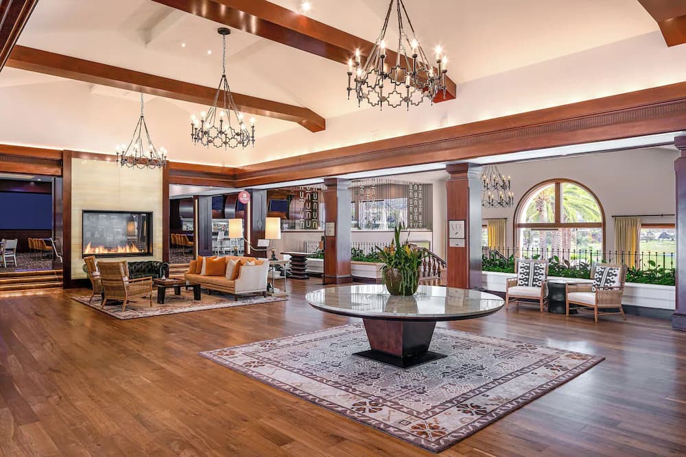 Lobby lounge
