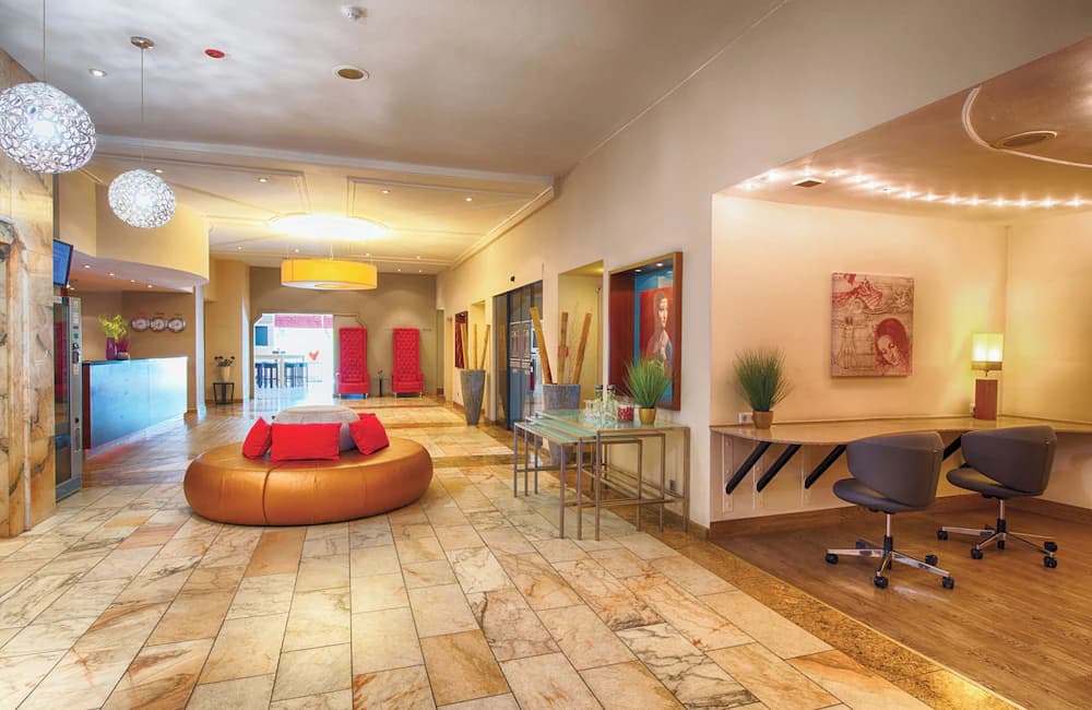 Lobby lounge