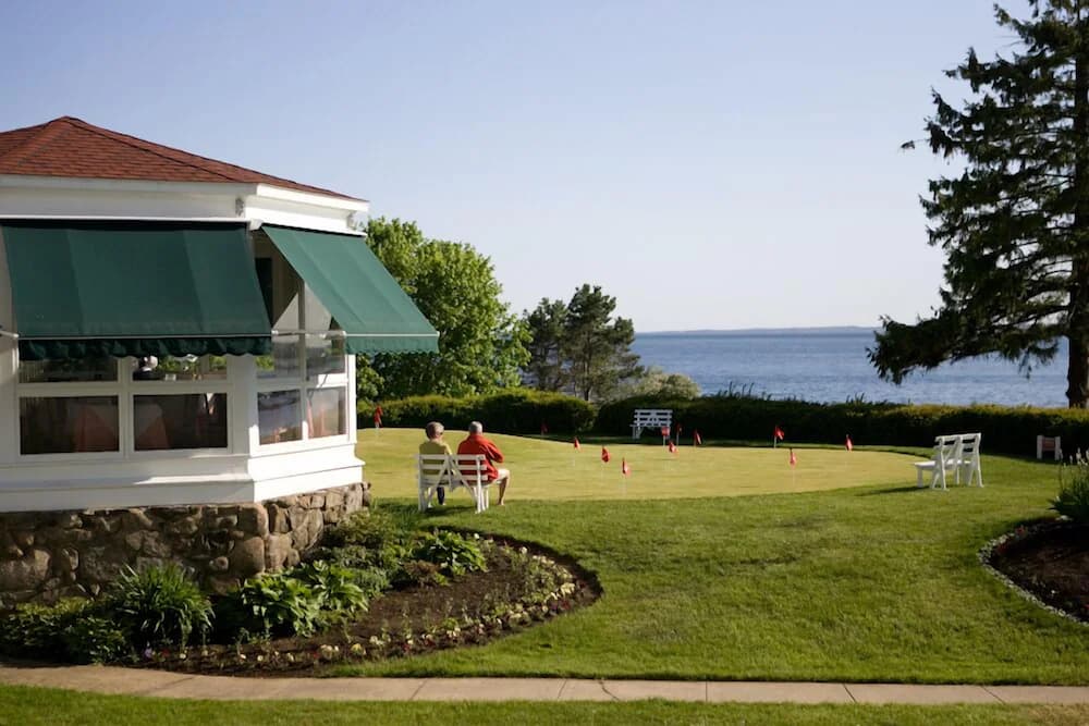 Mini-golf