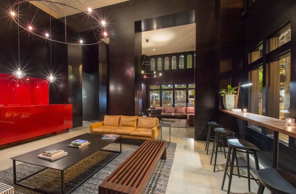 Lobby lounge