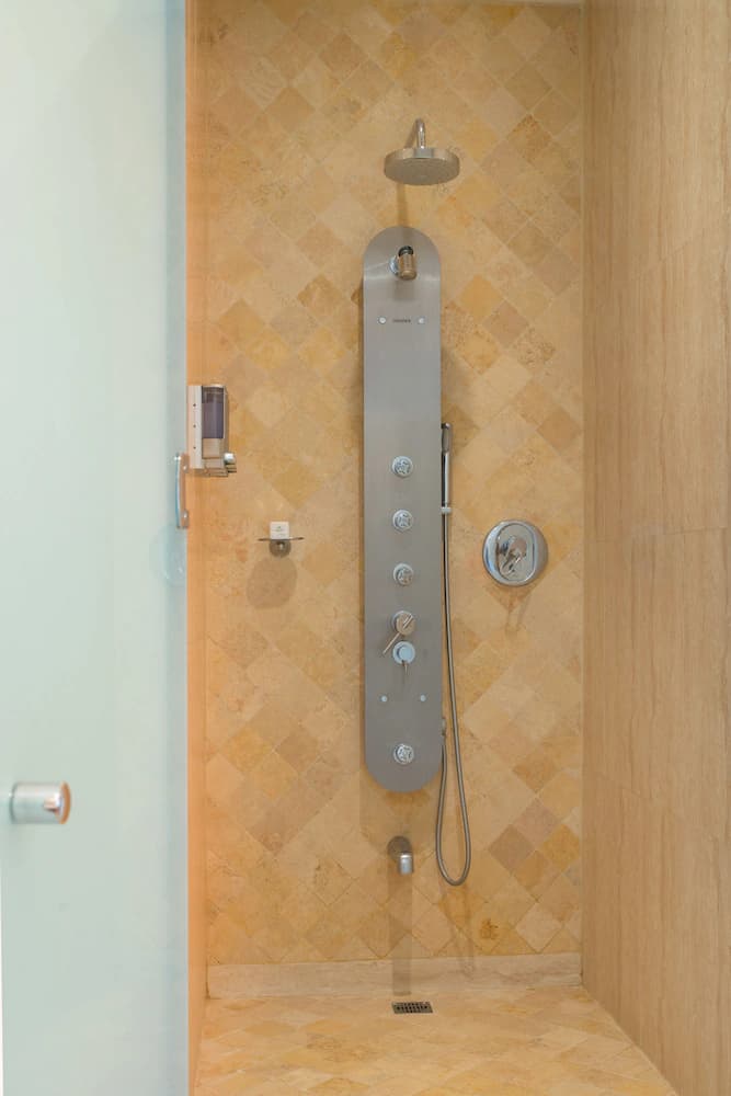 Jetted tub