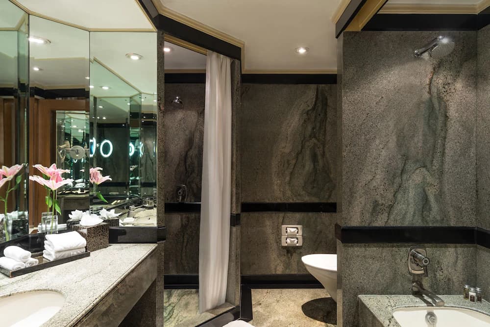 Bathroom sink
