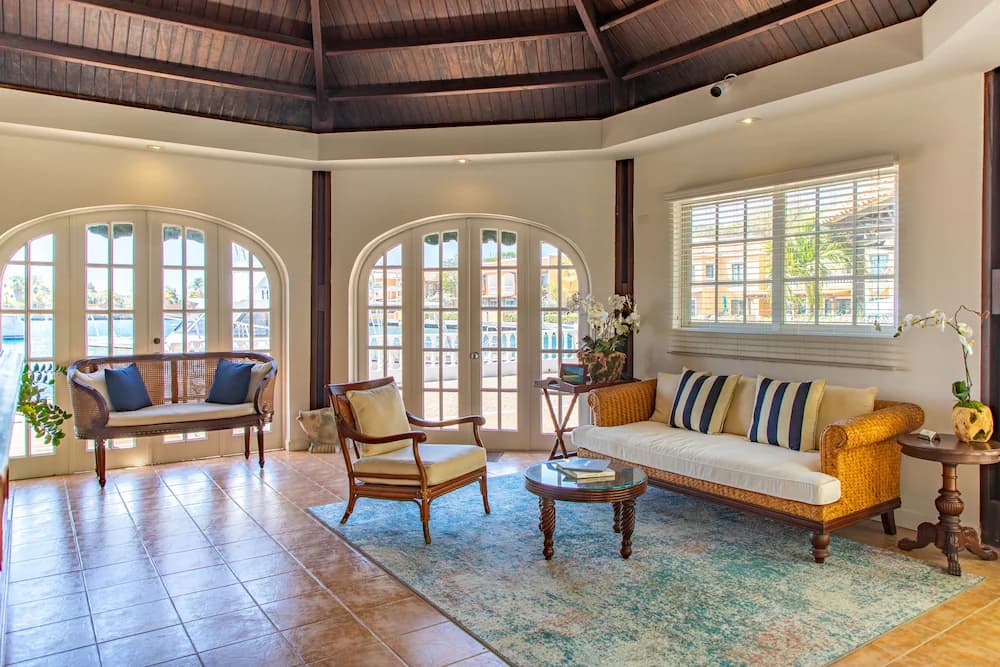Lobby lounge