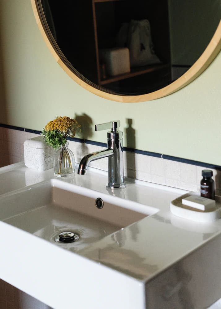 Bathroom sink
