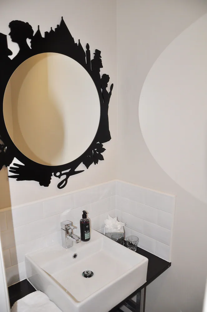Bathroom sink