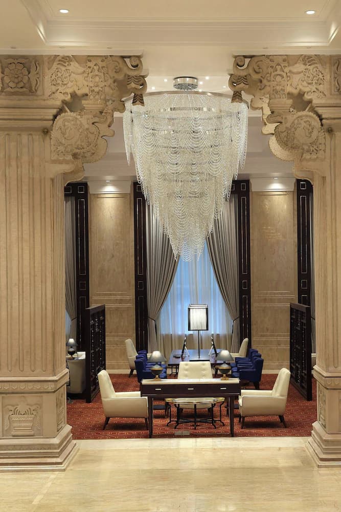 Lobby lounge