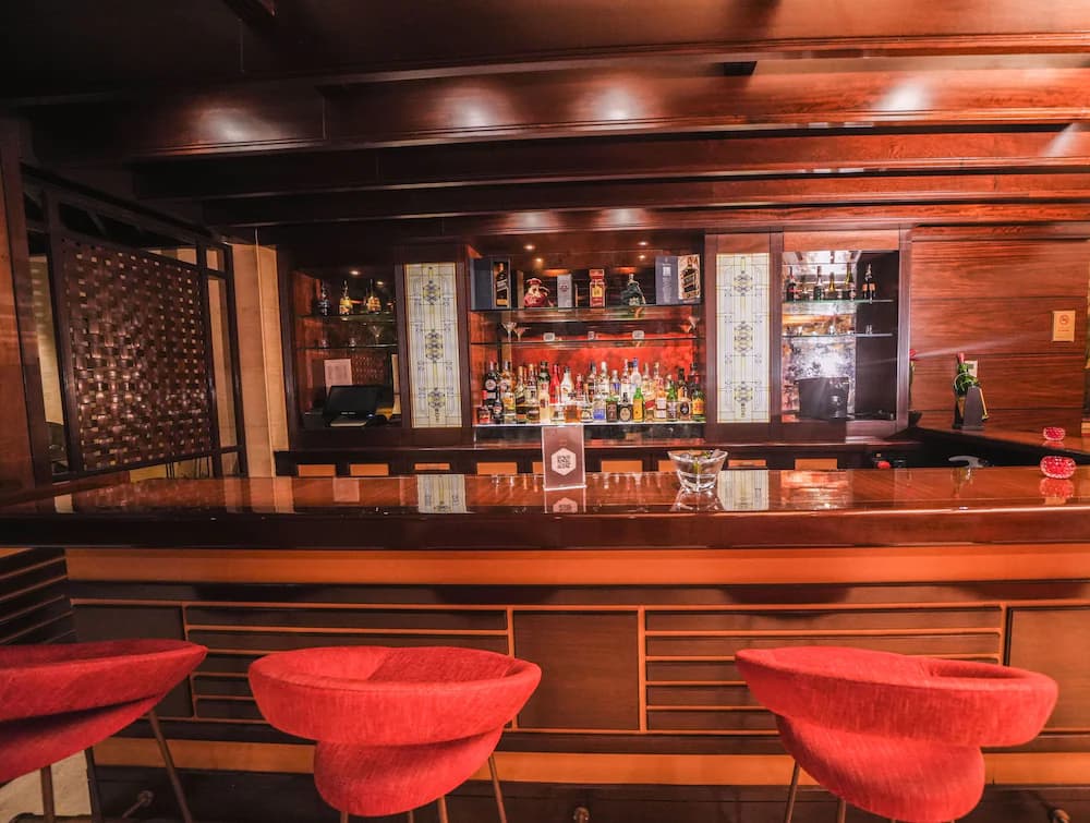 Lobby lounge