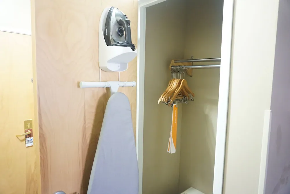 Iron/ironing board