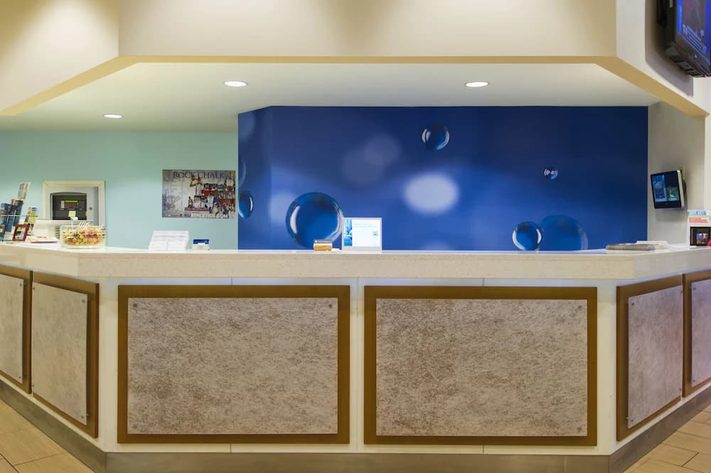 Check-in/check-out kiosk