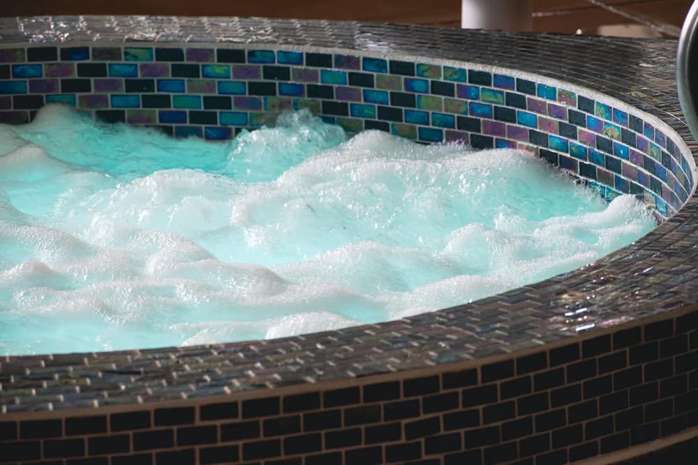 Indoor spa tub