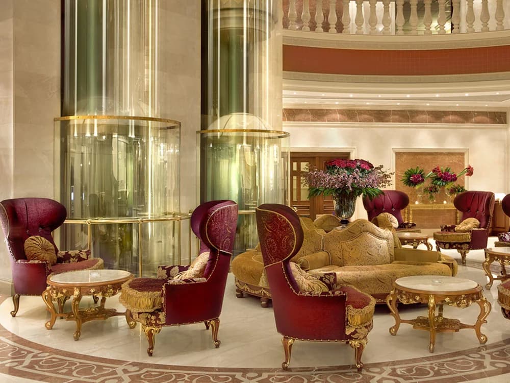Lobby lounge