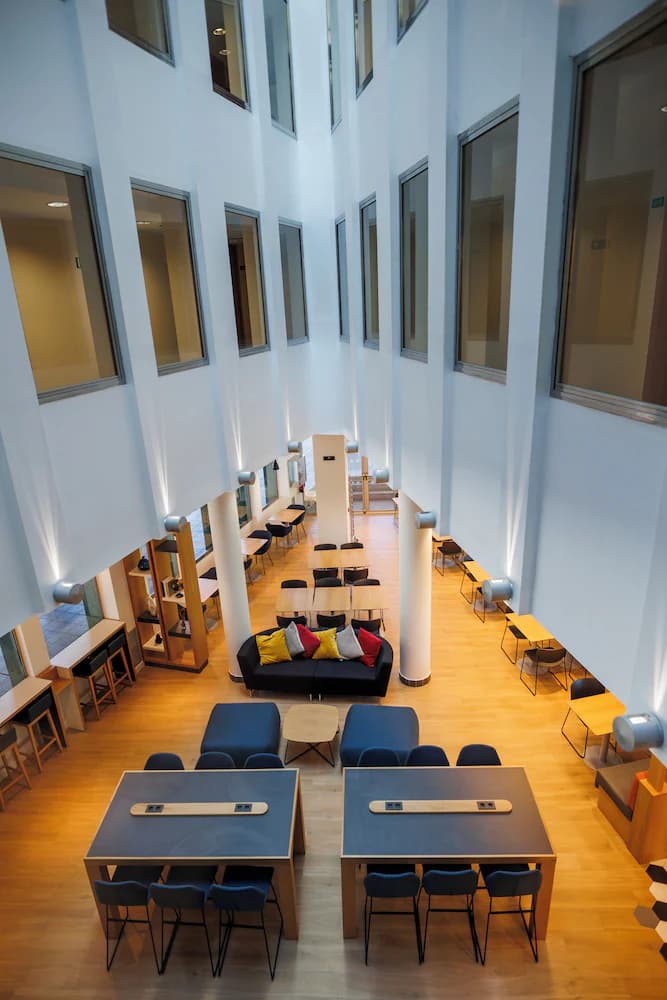 Lobby lounge