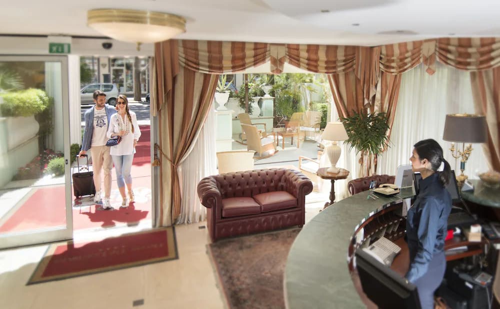 Lobby lounge