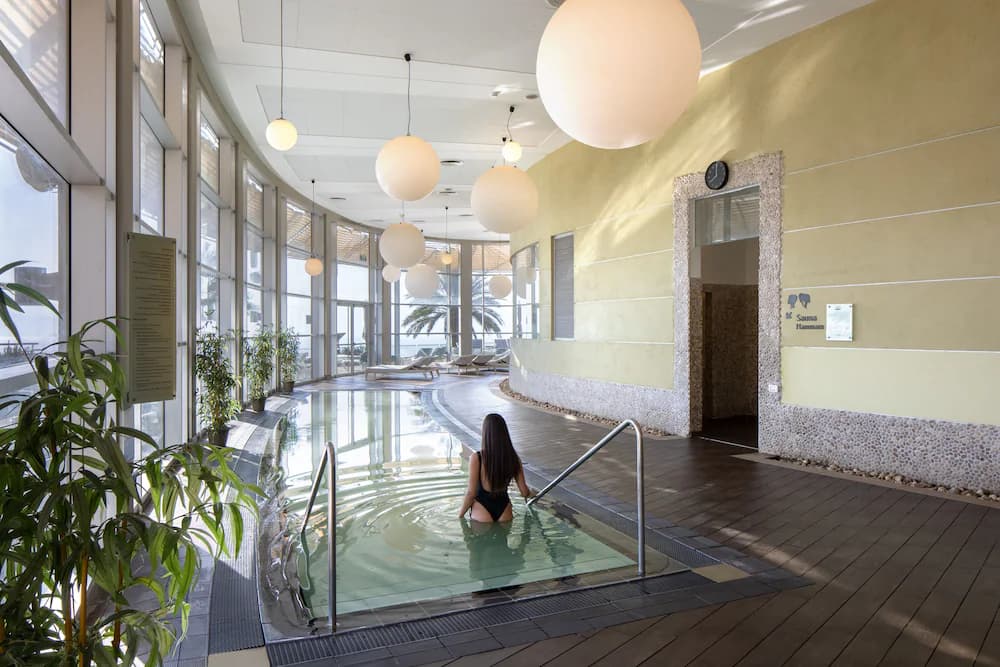 Indoor spa tub