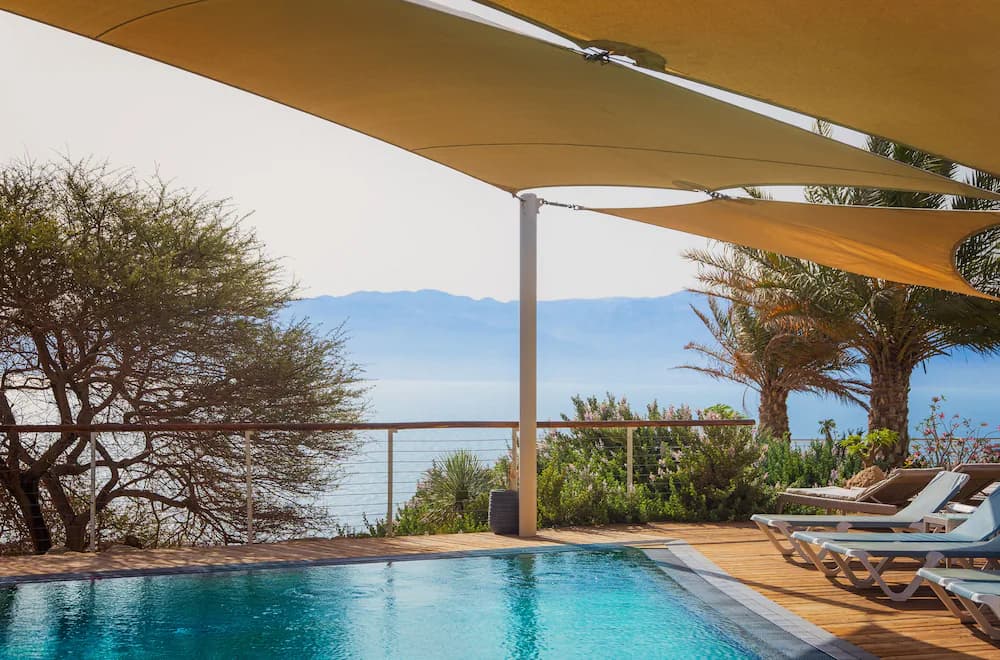 Infinity pool