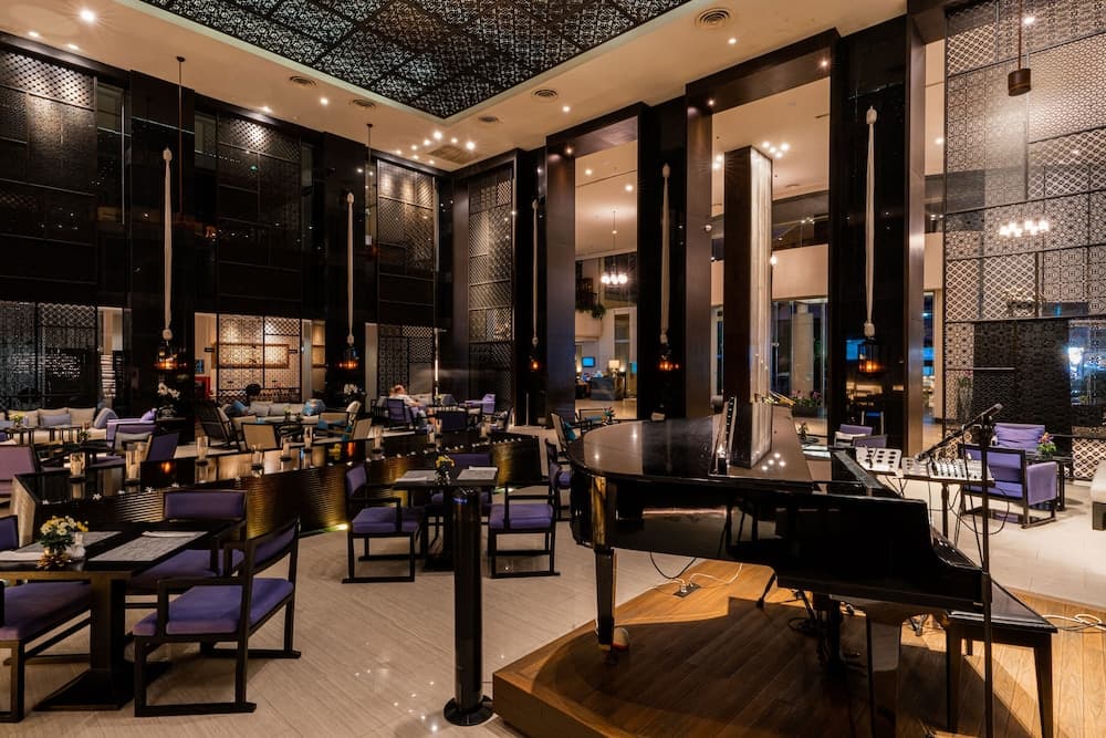 Lobby lounge