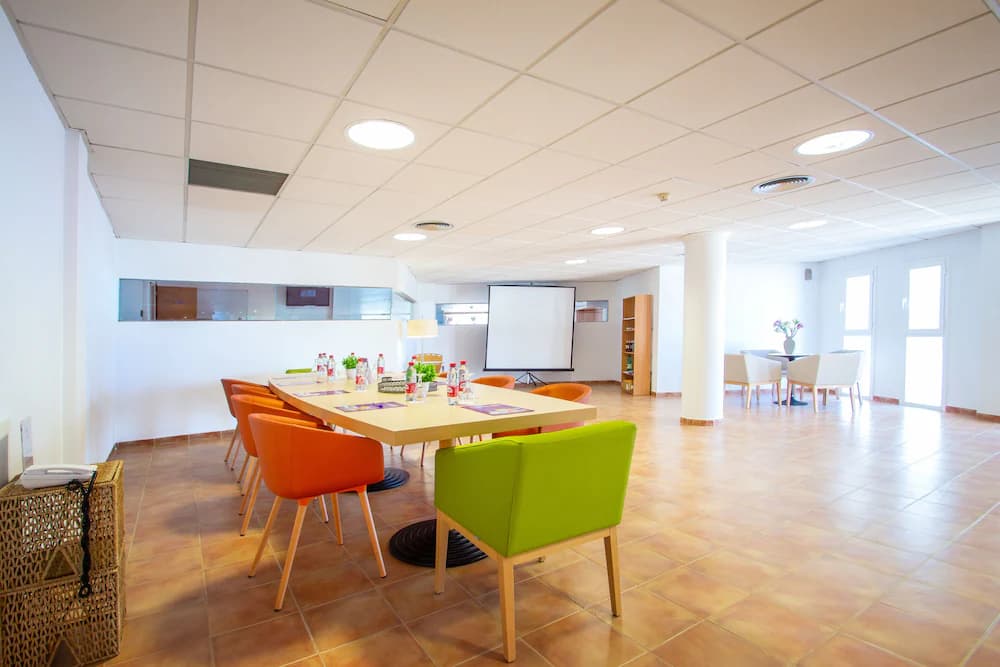 Meeting facility