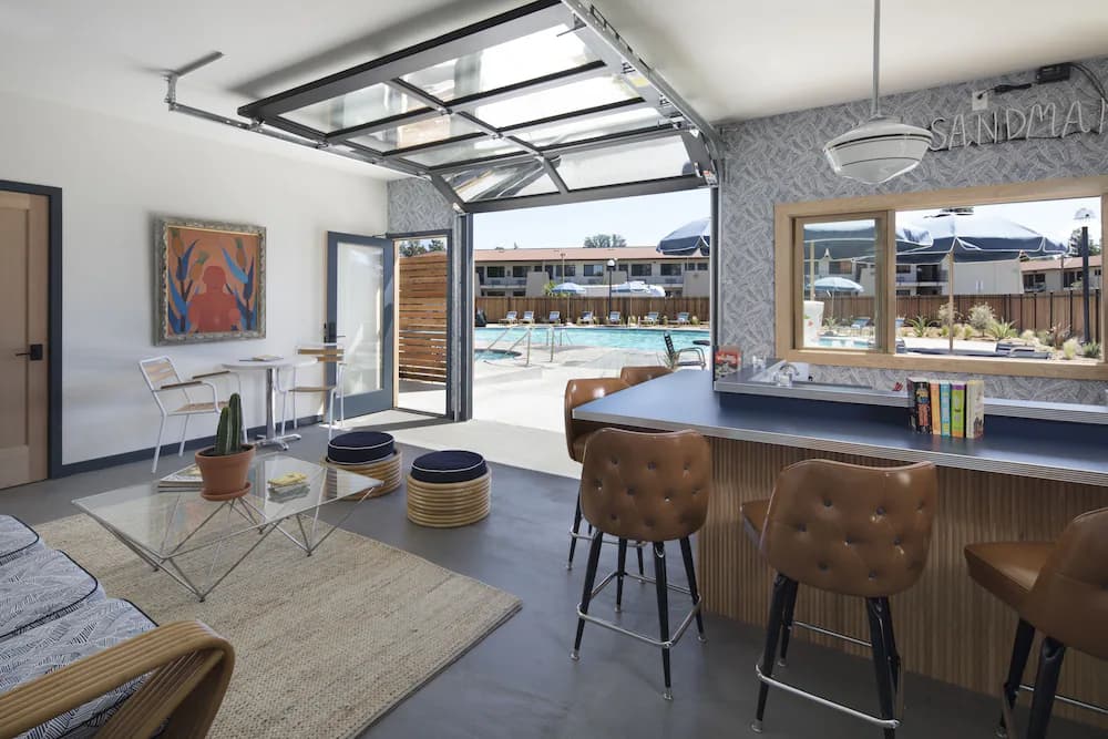 Poolside bar