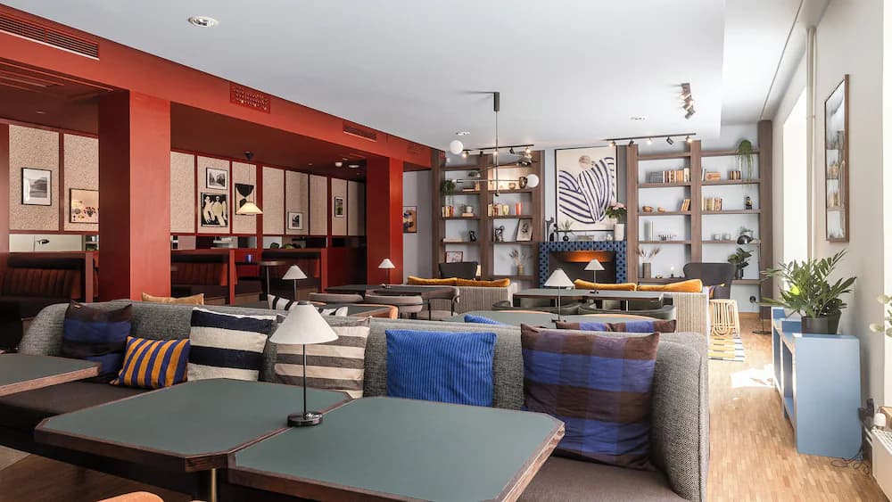 Lobby lounge