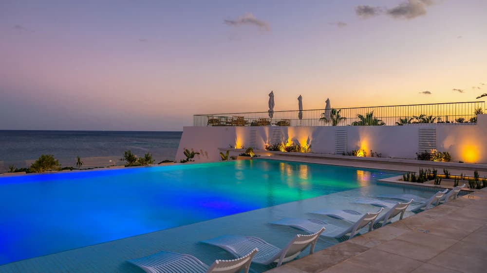 Infinity pool