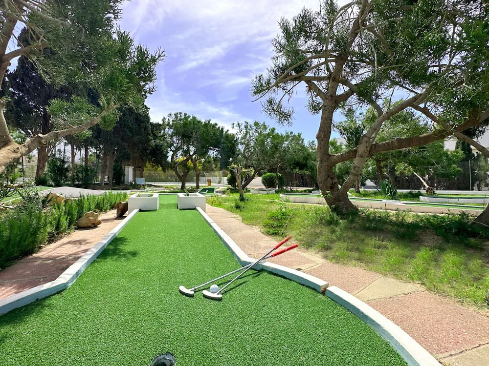 Mini-golf