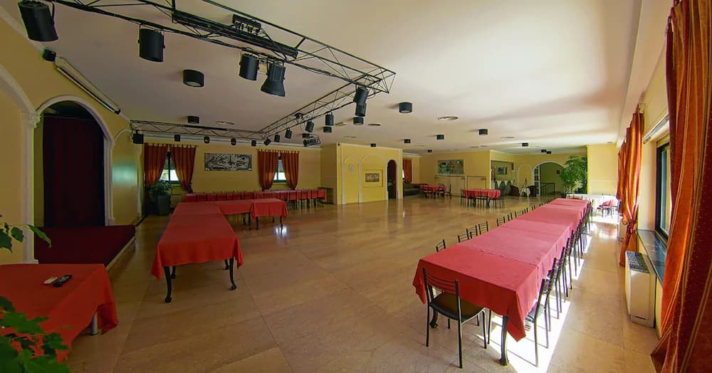 Banquet hall