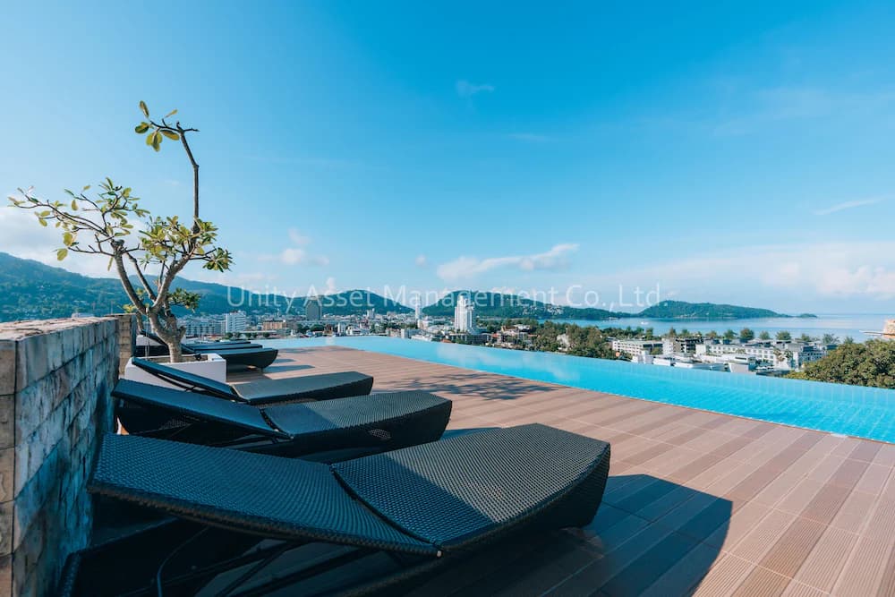 Rooftop pool