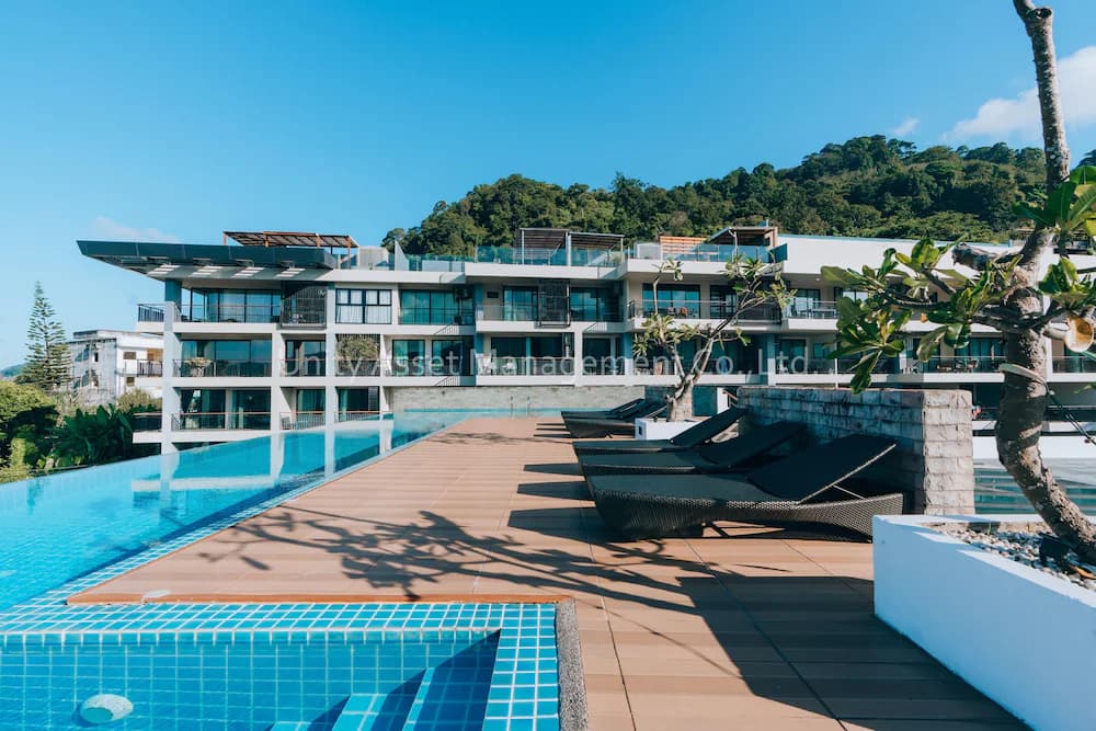 Rooftop pool