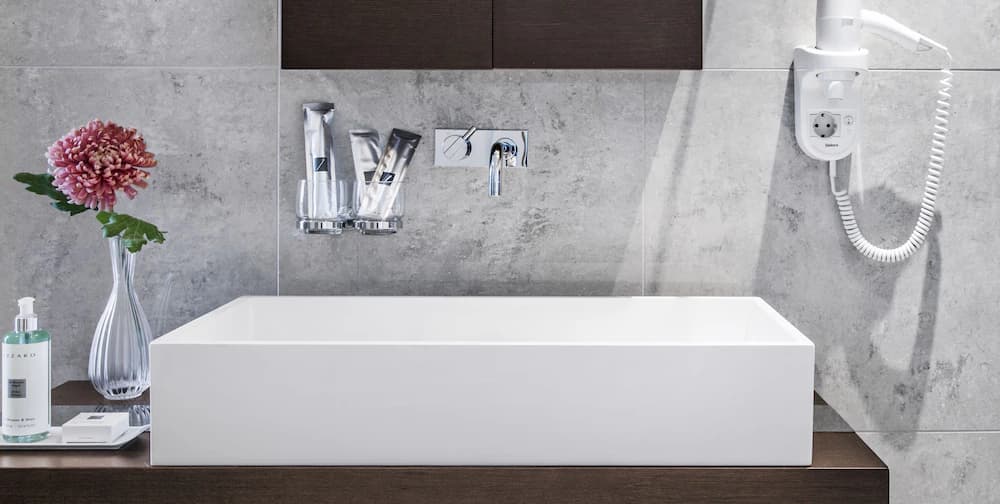 Bathroom sink