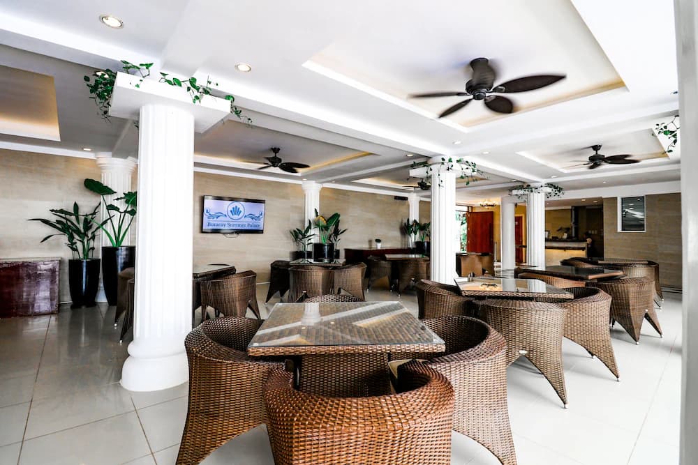Lobby lounge