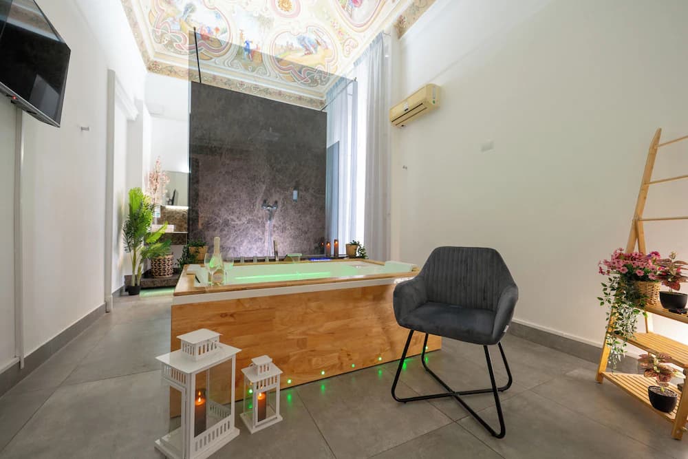 Private spa tub