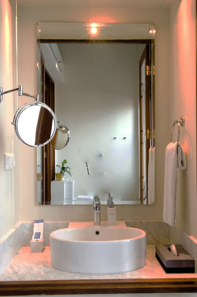 Bathroom amenities