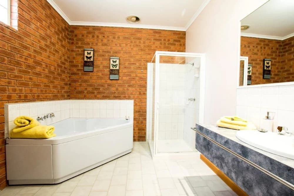 Private spa tub