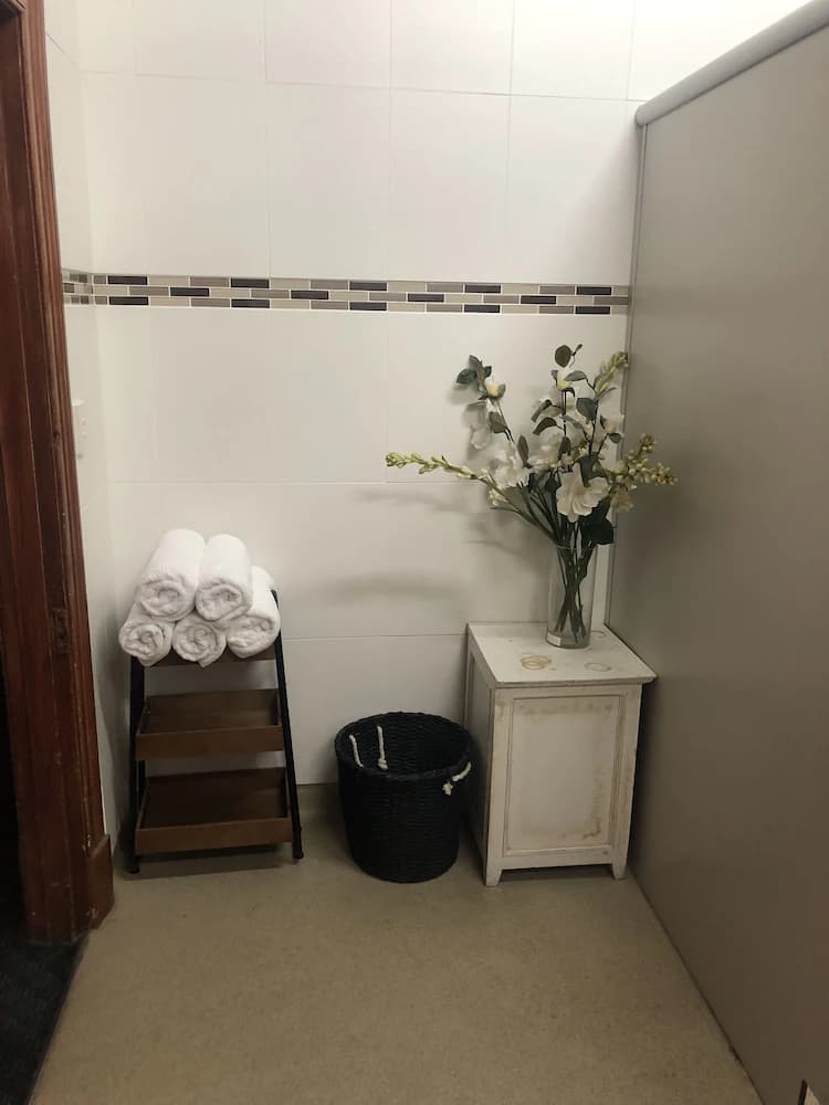Bathroom amenities