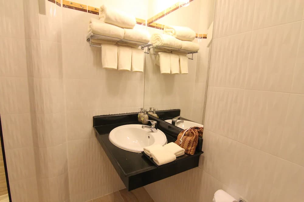 Bathroom sink