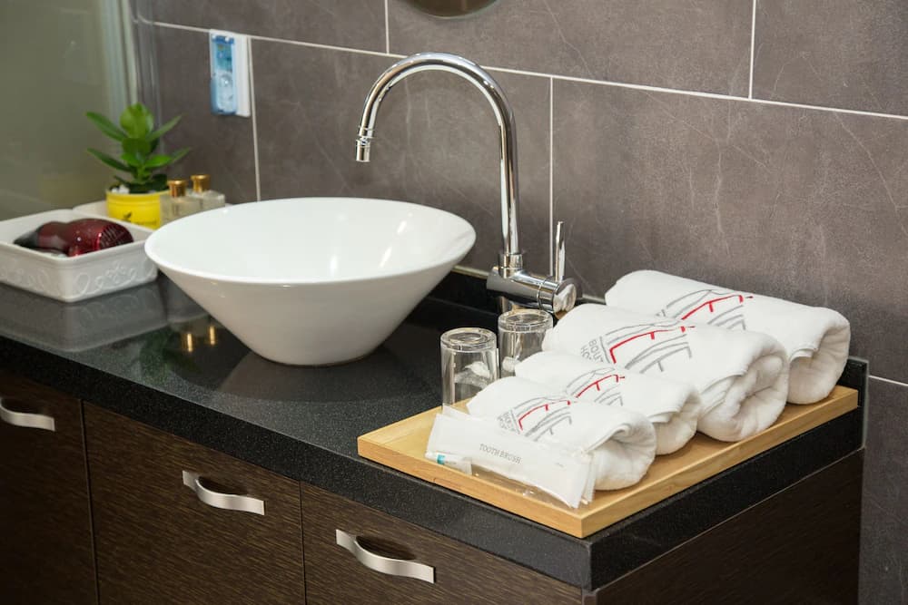 Bathroom sink